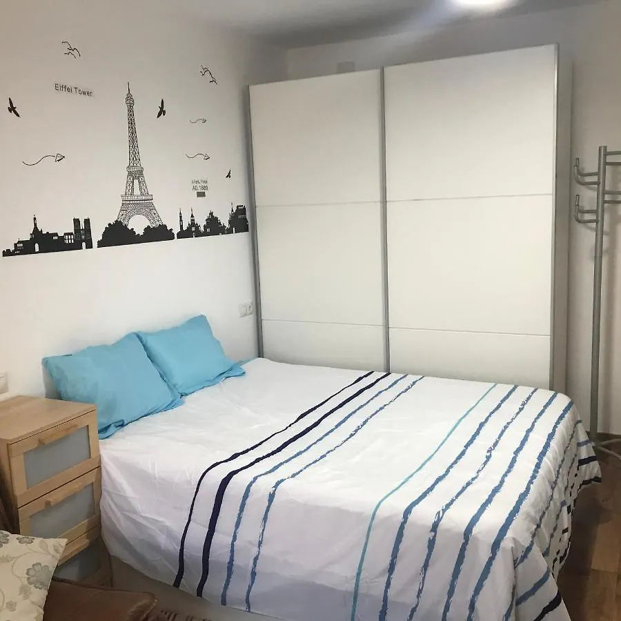 Apartamento Estudio Loft: Centro Céntrico con WiFi y Check-out Tardío Torremolinos