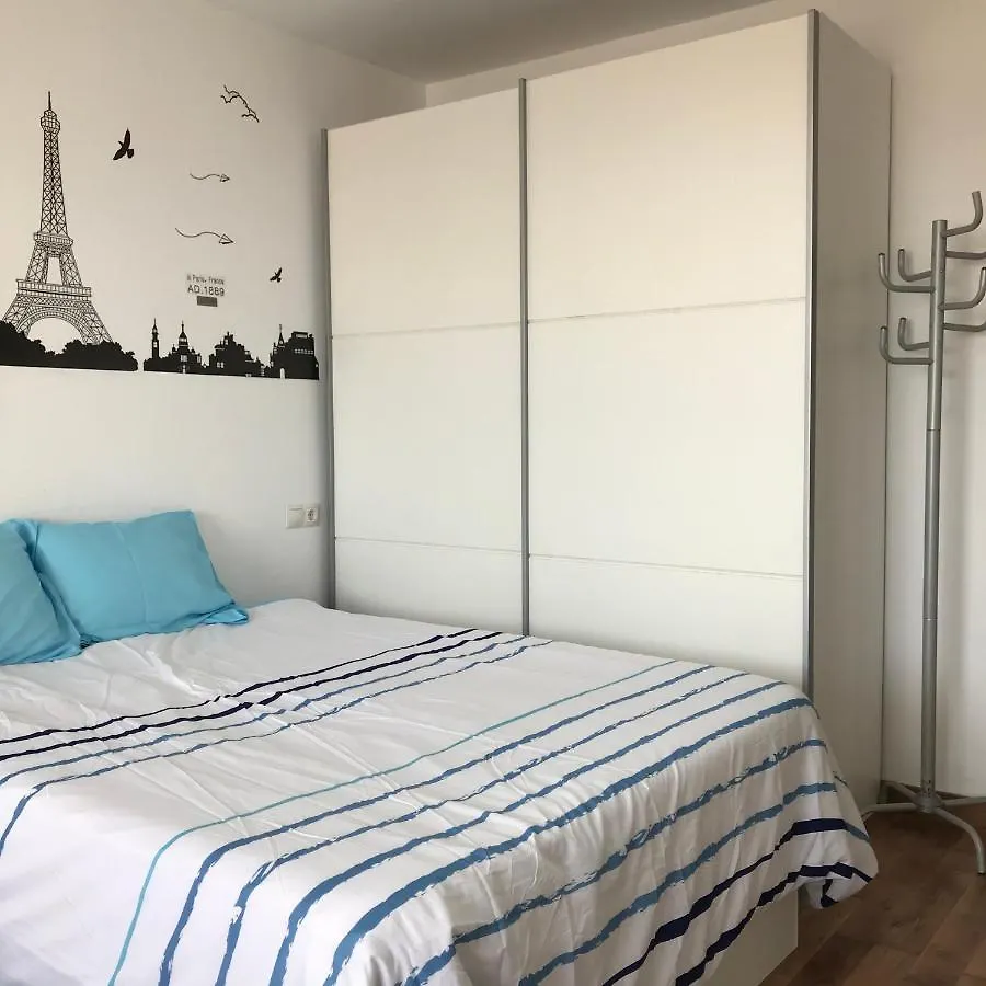 Apartamento Estudio Loft: Centro Céntrico con WiFi y Check-out Tardío Torremolinos