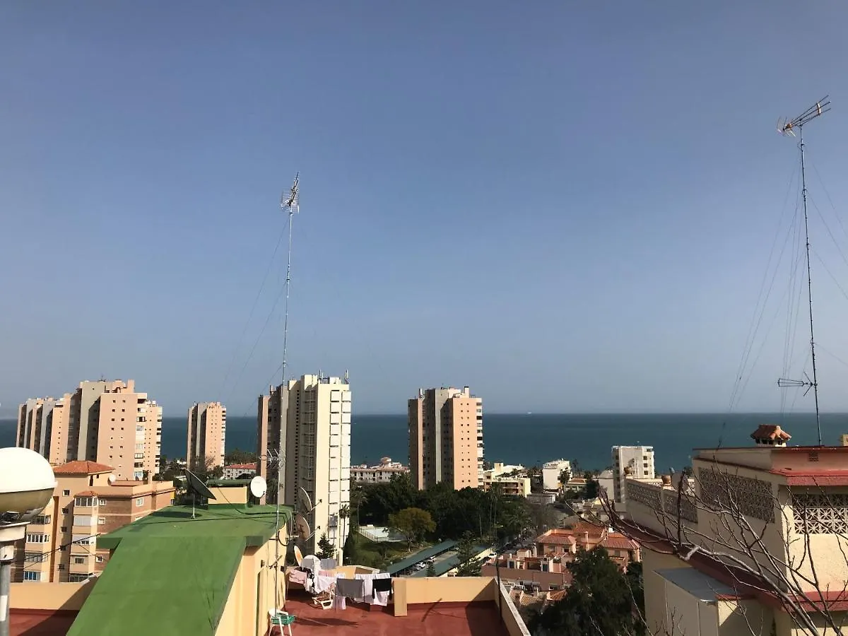 Apartamento Estudio Loft: Centro Céntrico con WiFi y Check-out Tardío Torremolinos