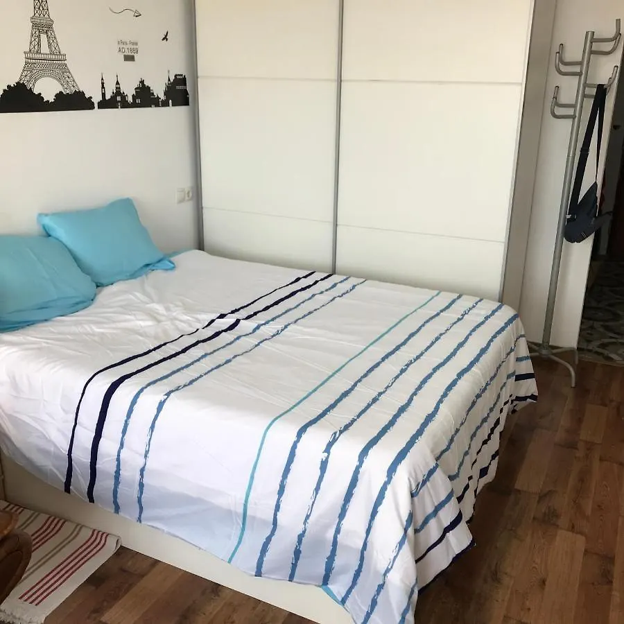 Apartamento Estudio Loft: Centro Céntrico con WiFi y Check-out Tardío Torremolinos